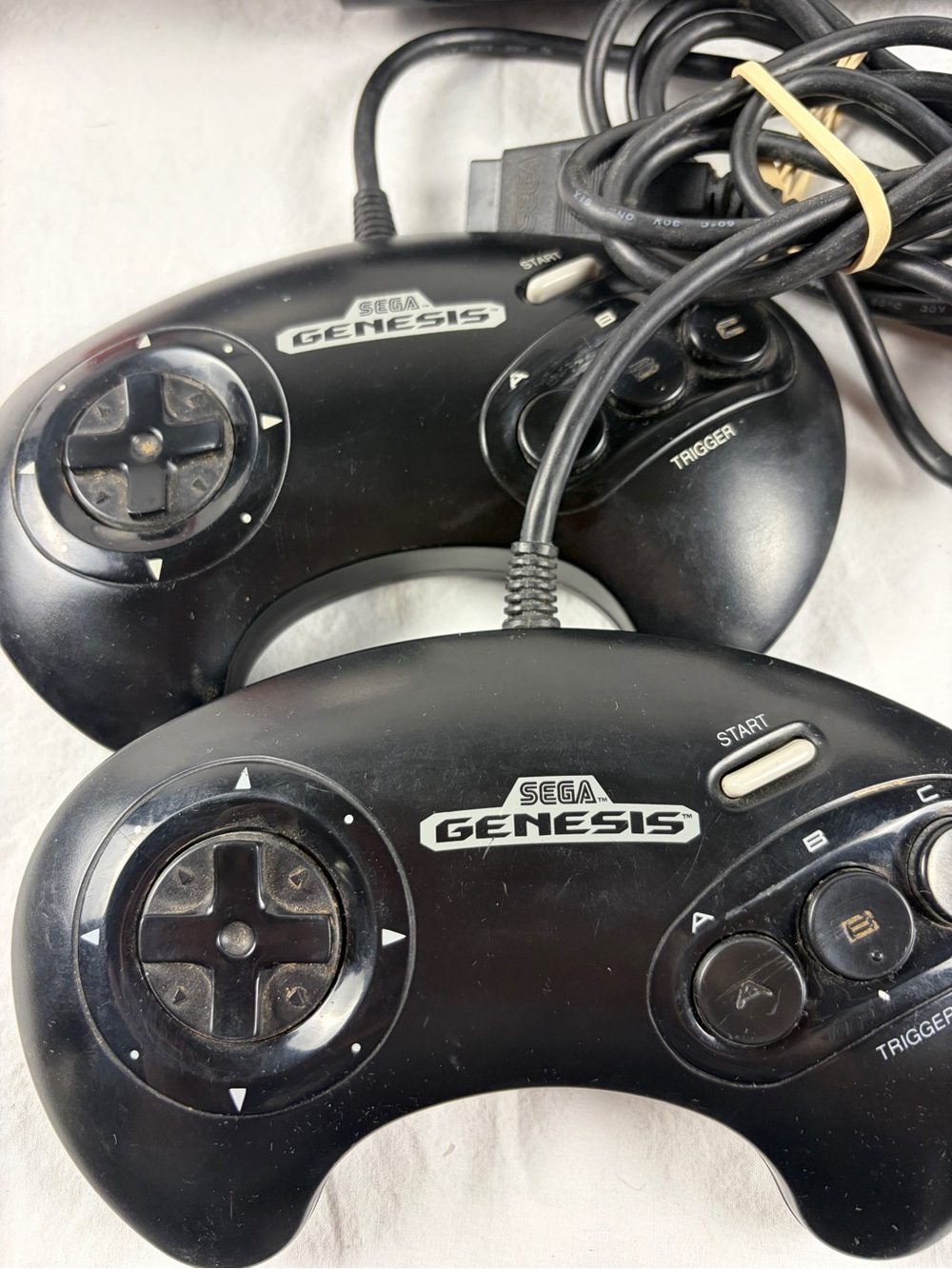 Sega Genesis 16-Bit Console Bundle – Tested Working – 2 Controllers + Game - Picture 5 of 5